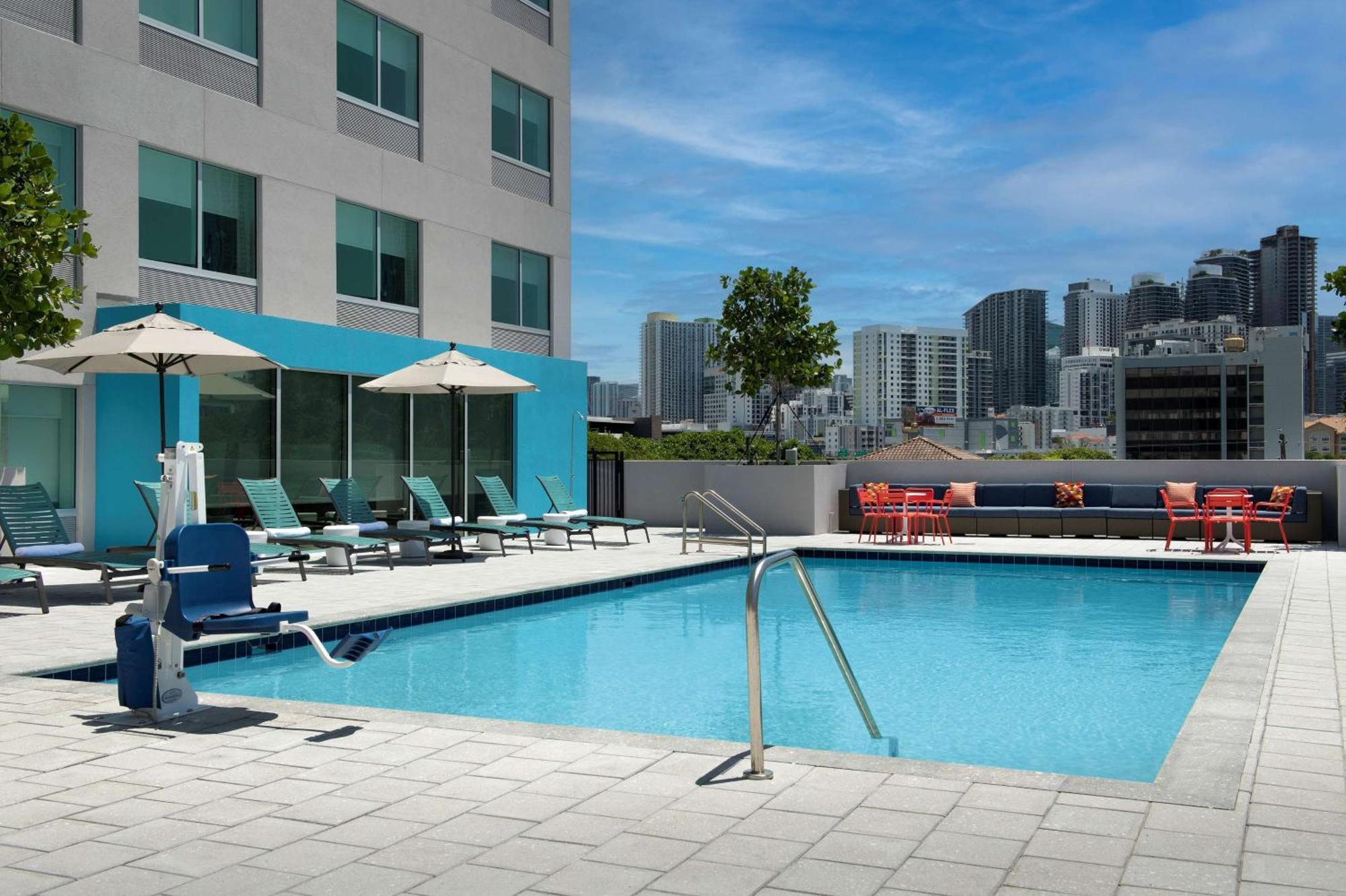 Tru By Hilton Miami West Brickell Hotel Exterior photo