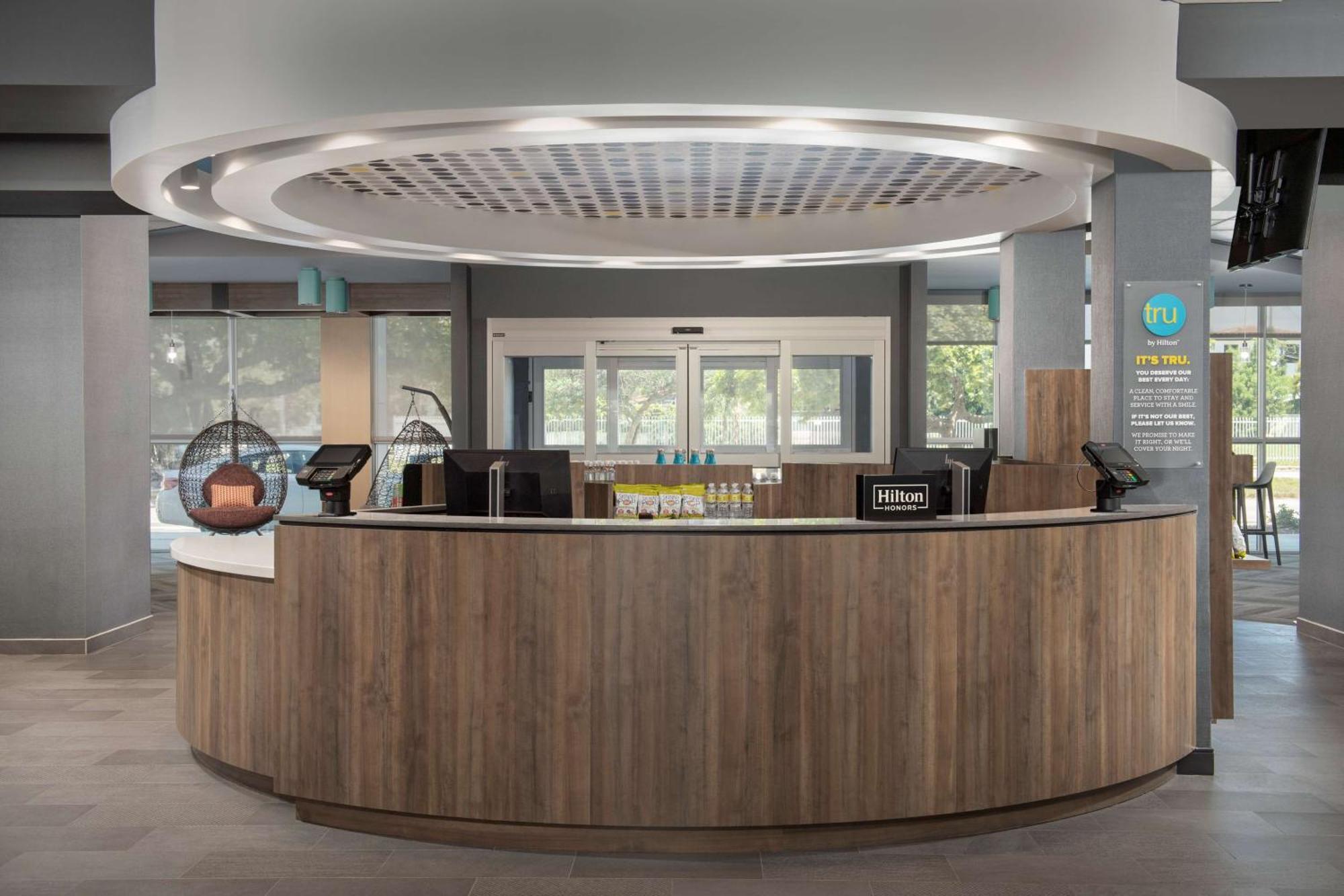 Tru By Hilton Miami West Brickell Hotel Exterior photo